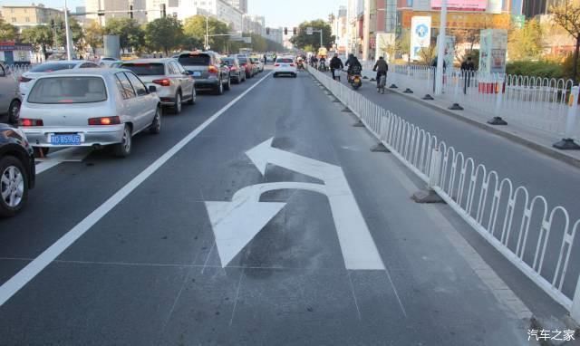  隔离带■为什么很多人都不愿意走最左侧车道？老司机：被坑太多