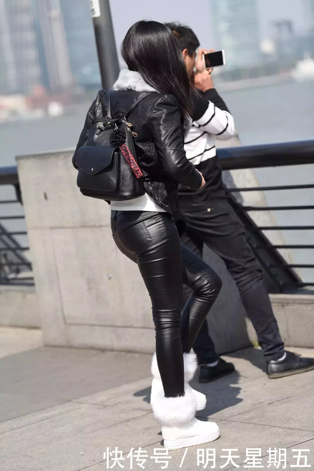 可爱的紧身皮裤