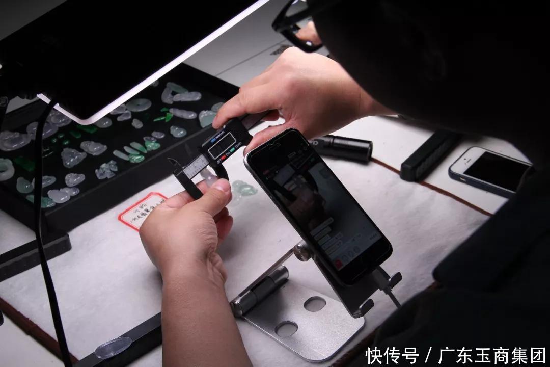  『购买翡翠』?直播间、微商、实体店……五种翡翠购买渠道优缺点大PK
