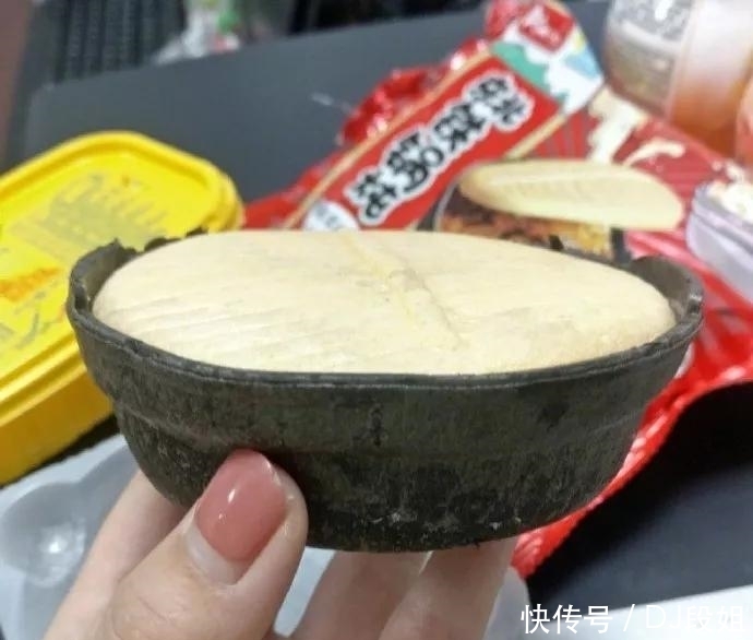 「眼泪」为什么女生的袜子能一直保持那么白?哈哈哈哈~知道真相眼泪流下来!