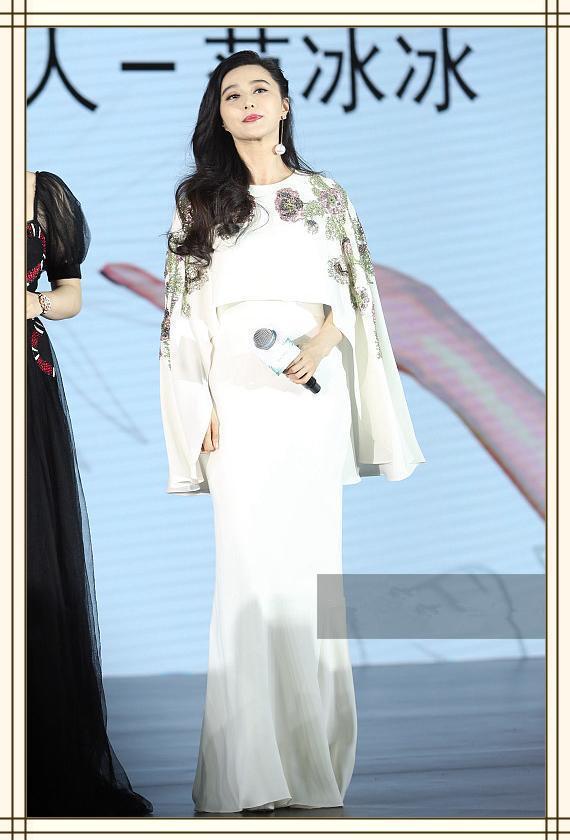 看了张馨予斗篷裙，再看看范冰冰，才知道女王与女孩的差距有多大