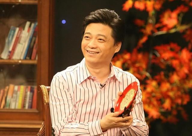 崔永元深夜曝出7张照片，称必须搞垮他，网友：又有人要完了！