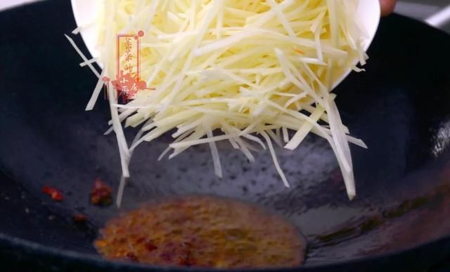  『肯定』这么吃土豆，你肯定是第一次见，三碗米饭都止不住呢！