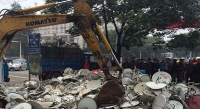 原来农村流行的“卫星锅”，为啥现在不让安装了，它能看到什么？