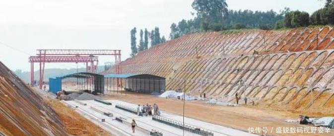 山东正在大力修建一条高速，计划明年通车，4个县市迎机遇