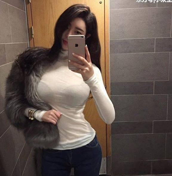 街拍：健身房里的小姐姐，大长腿的妹纸，紧身裤拉伸你的经纬