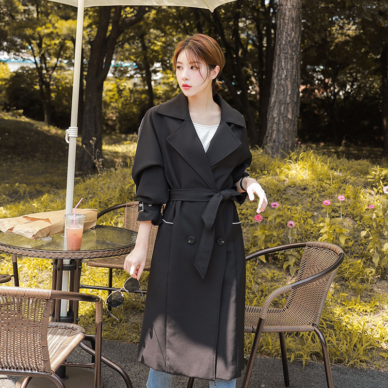 40岁女人秋天别只穿打底衫，今年穿大衣才时髦，宁吃馒头也要买