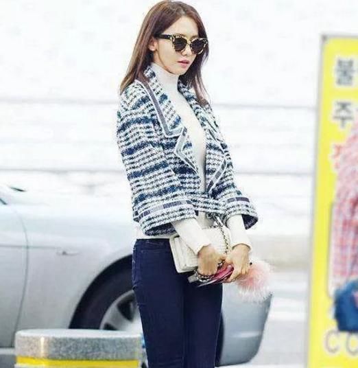 林允儿帅气现身机场!一件白T恤让她美成小仙女,下半身却辣眼睛