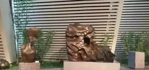  捡石：＂那个阿拉善地区“捡奇石”的农民大家还记得么，现在他过的怎么样＂