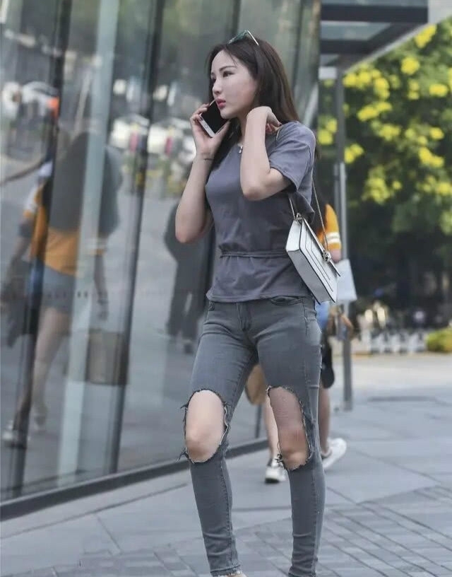  #聪明#不要总穿裙子，2020年流行牛仔裤，聪明的女人向来都这样穿！