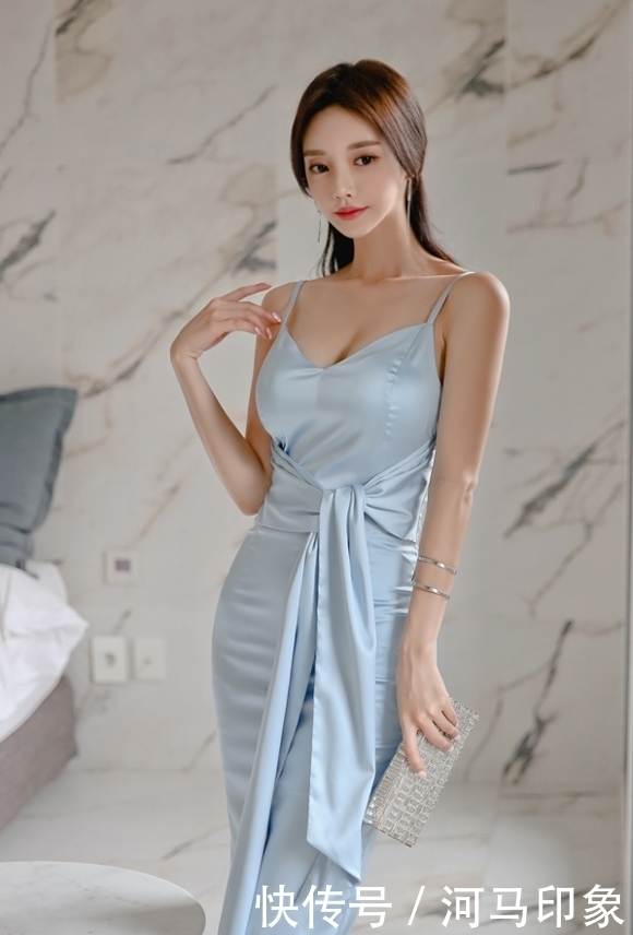  水晶■女神孙允珠，蓝钻碧色水晶浅滩真丝吊肩裙