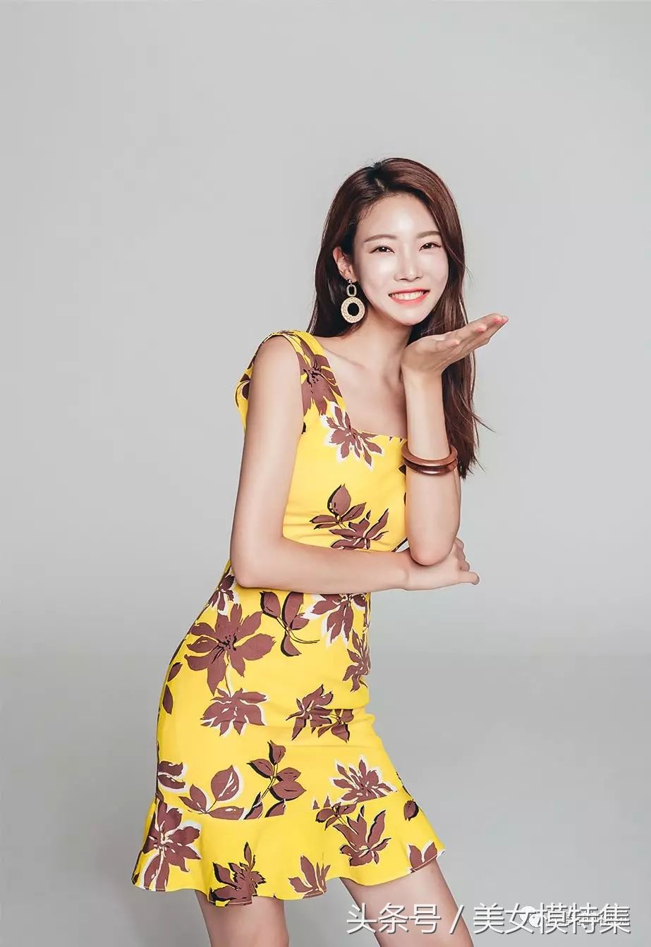 甜美人妻朴正允，甜美枫叶连衣裙