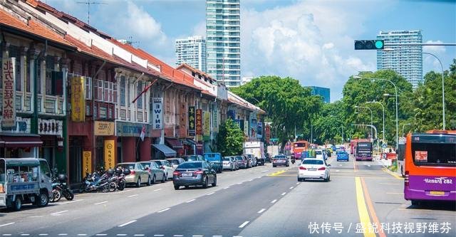 亚洲最干净的国家，马路上光着脚走也不会脏，连日本都自愧不如！