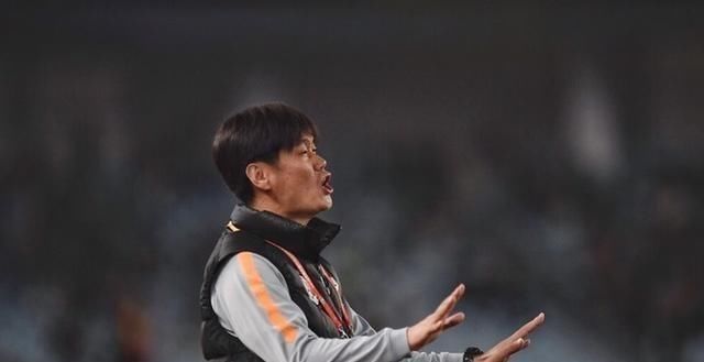 『丢掉』山东鲁能引入强援却遭遇尴尬,唯一人能让李霄鹏丢掉保守