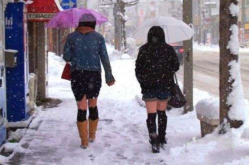 冬天不怕冷的日本女人和夏天不怕热的日本男人
