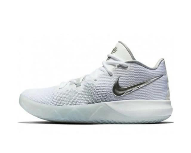  板砖：硬如板砖——Nike Kyrie Flytrap实测