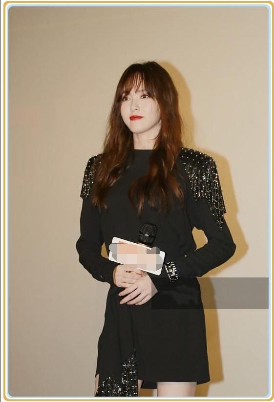 86斤唐嫣瘦得只剩下腿，包臀裙都撑不起来，还是110斤蒋欣更好看