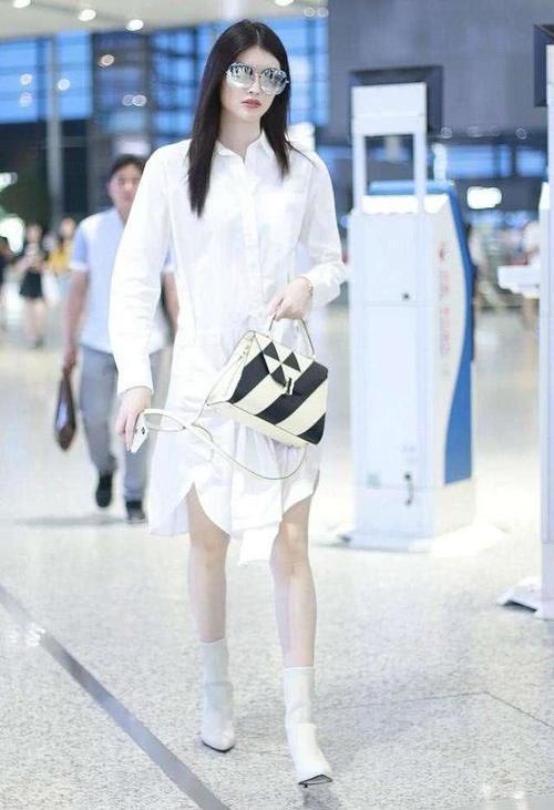 何穗这件衣服厉害了，有四只袖子！图3这么壮的身材第一次见！