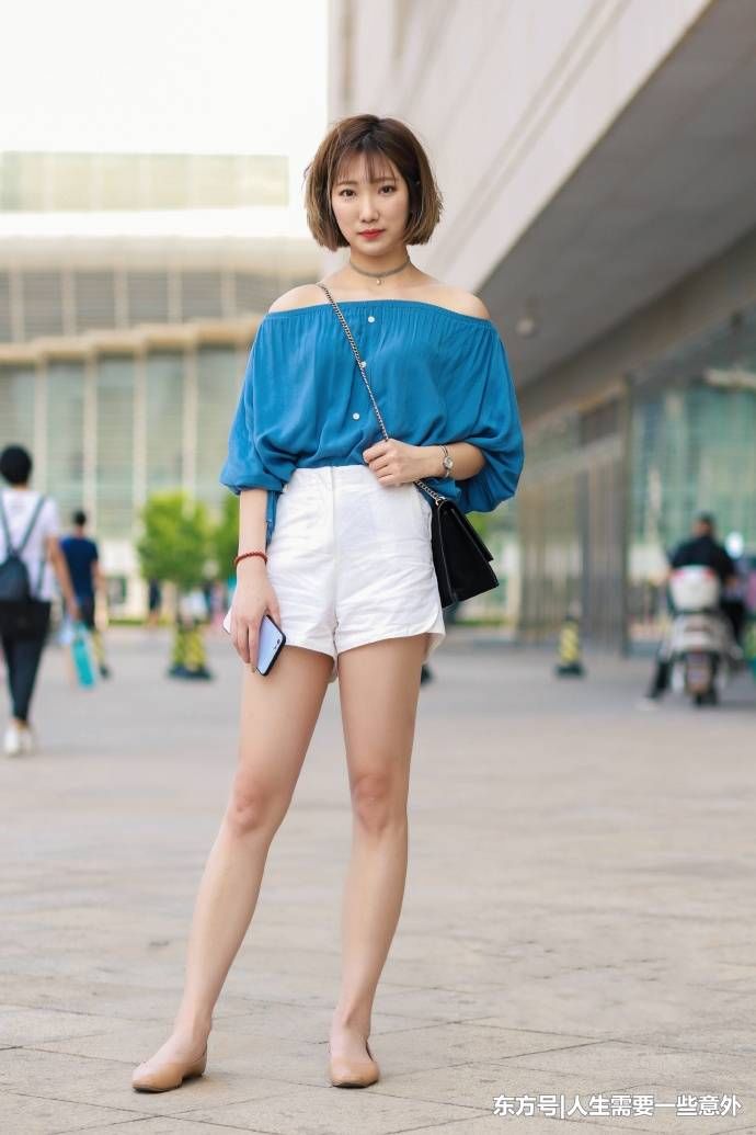 街拍路人，时尚流行的清凉穿搭分外养眼，你会pick哪个小姐姐