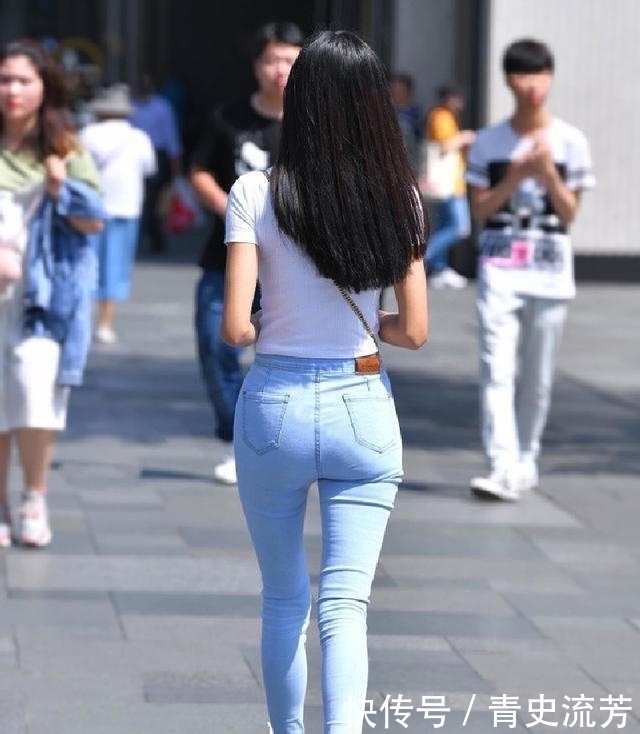 『舒适』别具一格牛仔裤,身材高挑还均衡,尽显青春又活力时尚潮流范!
