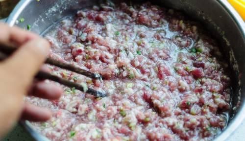  「软嫩」爱吃水饺的注意了！水饺馅里加些这个饺子喷香软嫩多汁！