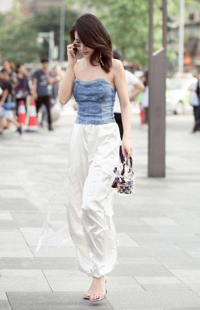 魅力街拍: 大长腿的魅惑, 最让人羡慕了!