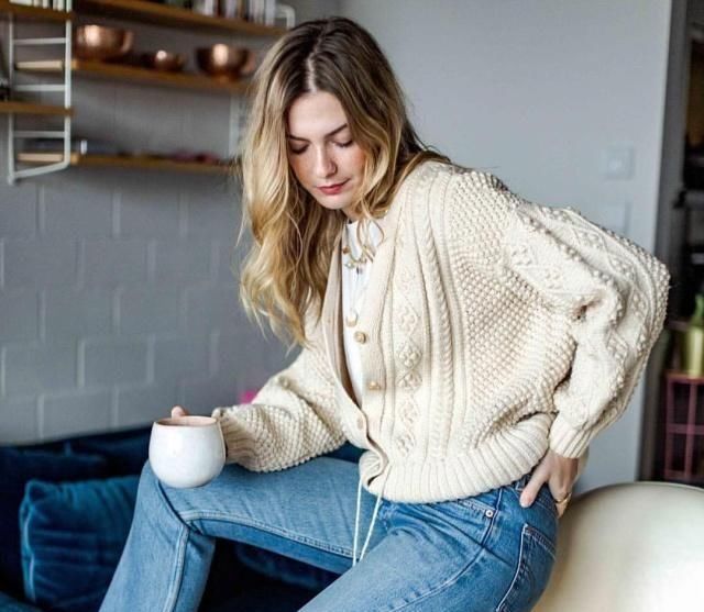  尽显：开衫+牛仔裤这样穿,时髦好看又清新柔美,尽显品味气质