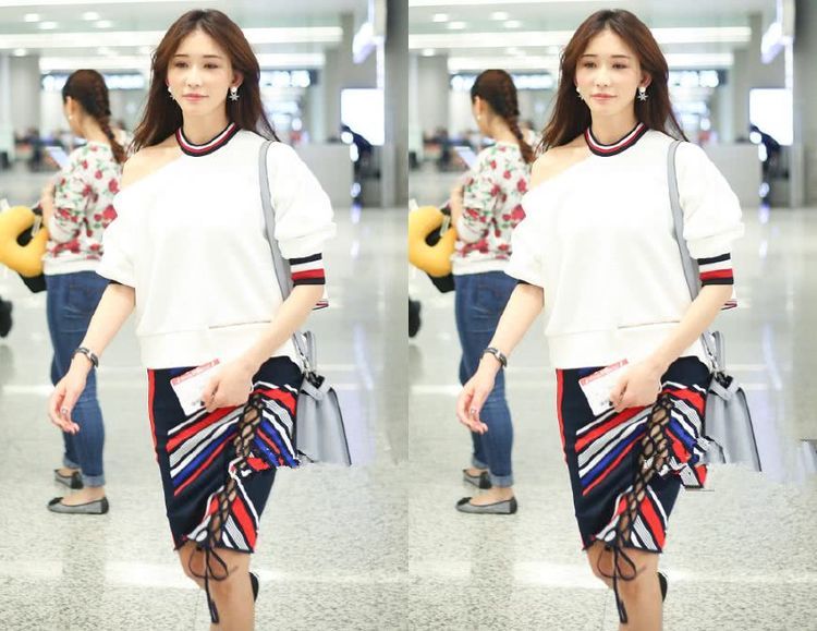 44岁林志玲为抢镜真敢穿，这短裙开叉真够深，网友：只有18岁