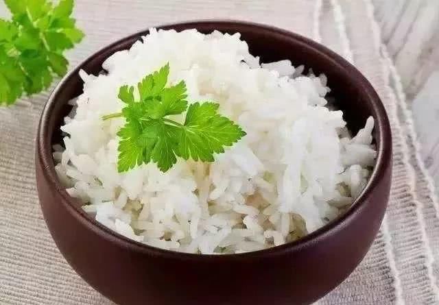  「千万别」老中医说：人过70无肉不饱！千万别让“健康饮食＝粗茶淡饭”骗了您！