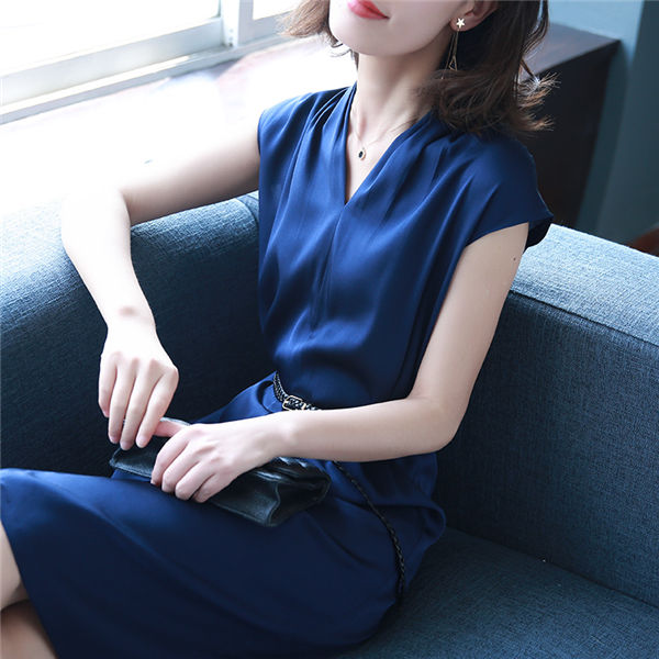 一不小心发现，比旗袍好看十倍的“减龄裙”，70后女人穿超美嫩