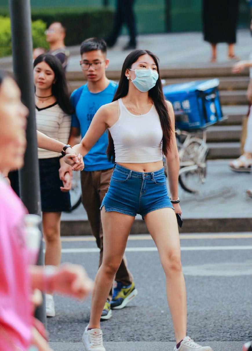 街拍：穿着时尚苗条显身材的小姐姐，美丽大方婀娜多姿1