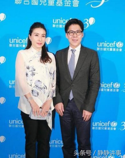 37岁郭晶晶与39岁老公合体出席活动，身穿旧衣服显朴素节俭!