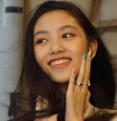  『照片中』任达华女儿太早熟！15岁身高近1米8，五官神似“年轻版李嘉欣”