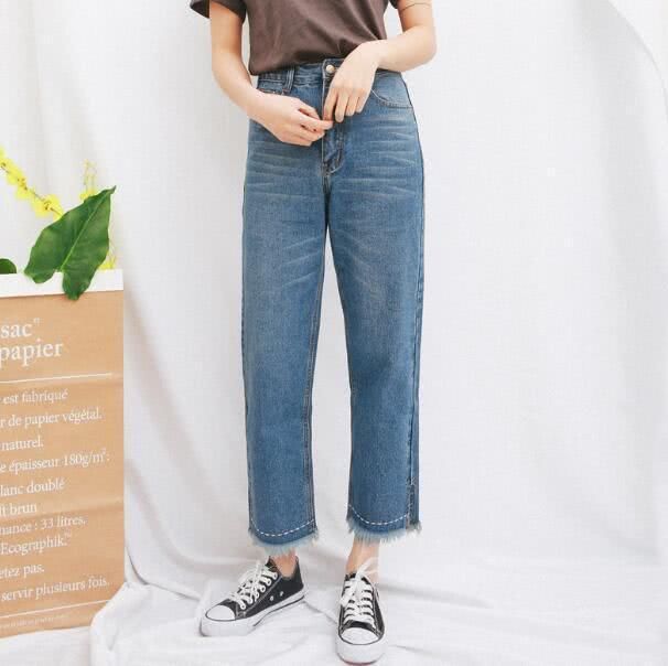 少女对时尚酷感的向往,一条牛仔裤就满足,玩转街头潮流穿搭