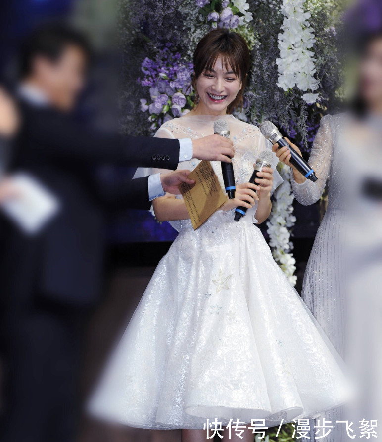 把纱裙穿成村姑的女星很少，不巧吴昕就是其一，网友：丑出新天地