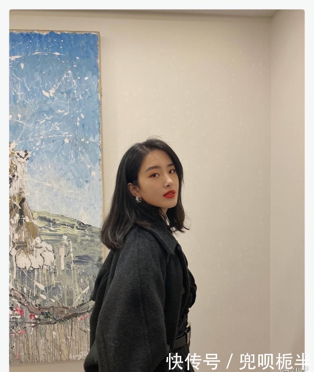 裸色■裸色短T黑色健身裤,大秀小蛮腰!,27岁杨采钰晒健身照