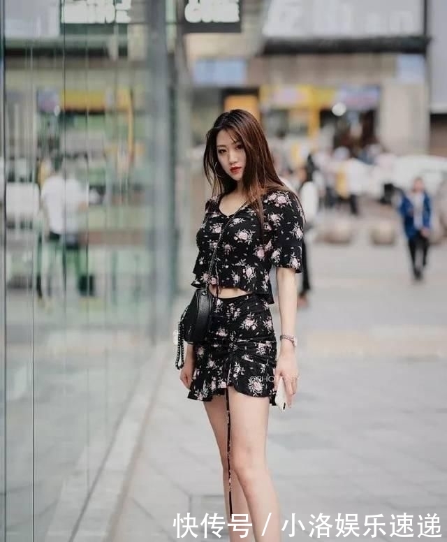 搭配一双高■高跟鞋魅力穿搭,秀出女性完美的姿态