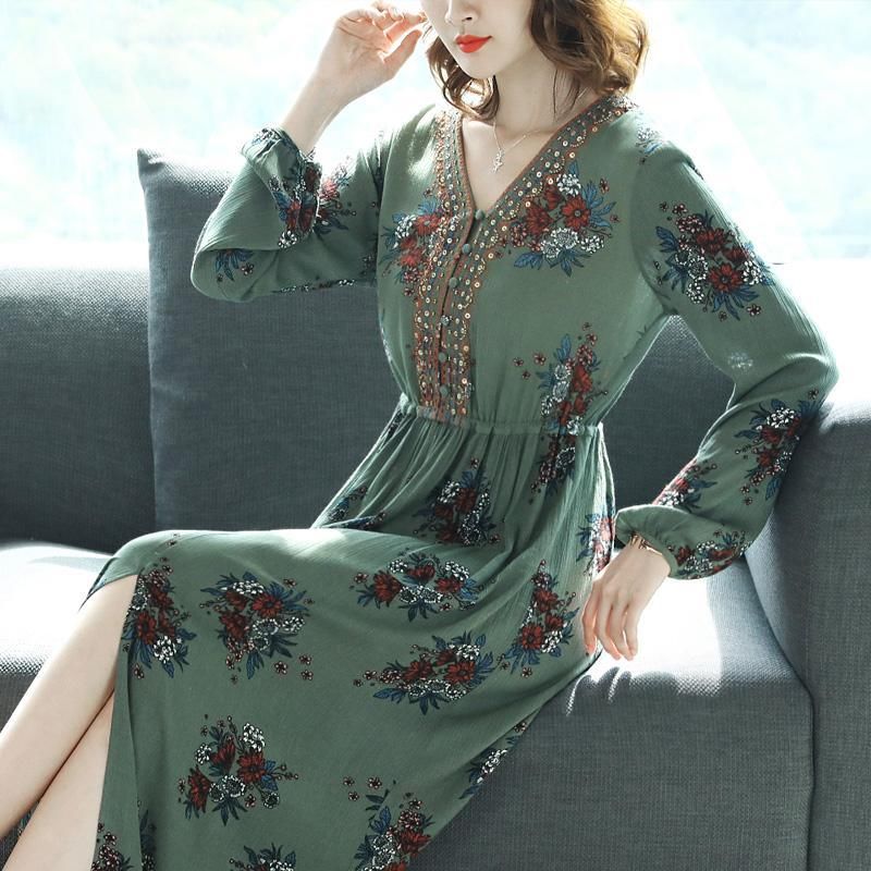 有一种高贵叫:“大牌”秋裙，45岁的老婆穿上身，洋气太显嫩