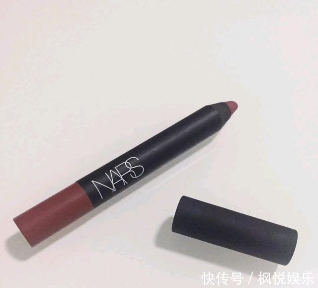 『勾勒』涂上口红却很“街气”,来看看你与正确涂口红的方式差了多少