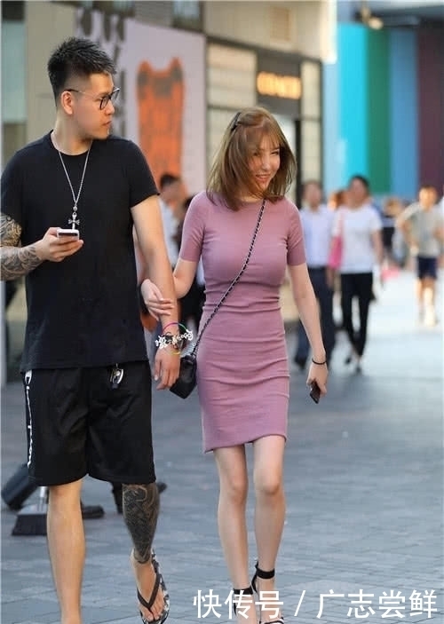 再搭配上|紫色百褶连衣裙,女神般的气质,网友:我心动了!