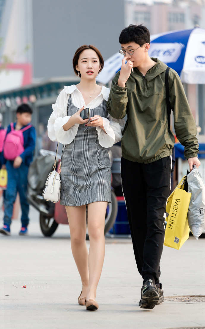 路人街拍,愿得一人心,白首不分离