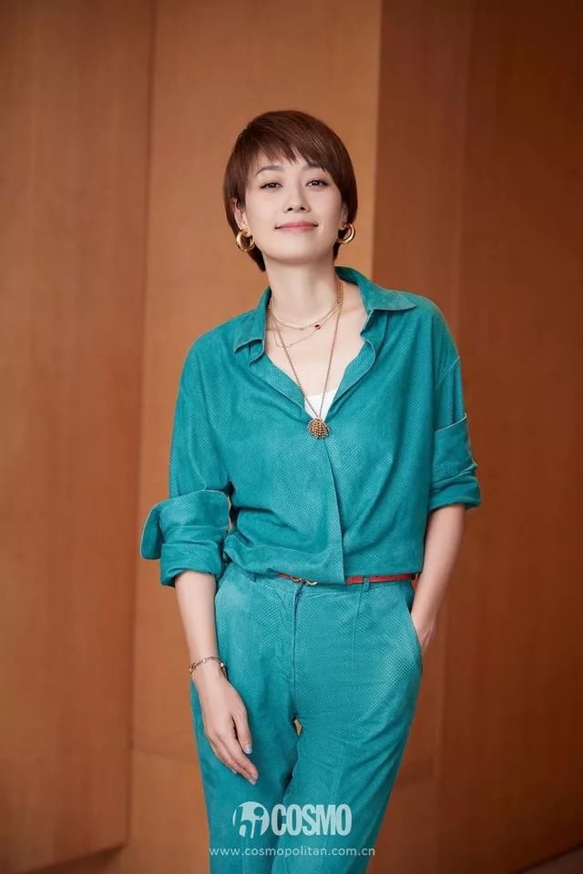 时髦办|盖章!何穗穿上酒红连体裤就是仙女本仙