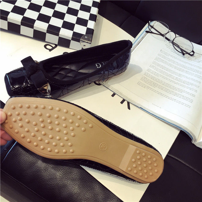 今年秋天悄悄流行的5双鞋，比“飘鞋”更舒适，走再远路也不麿脚