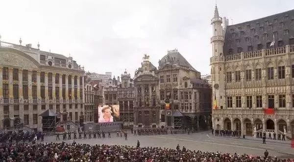 见多了平民王后，低调的比利时王后才是天生贵族!