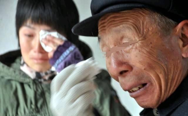 梦境中的重逢，梦见死去的岳父他浑身是水