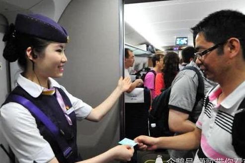 为啥坐高铁，很少看到乘务员吃饭，她们不饿吗？列车长说出真相！
