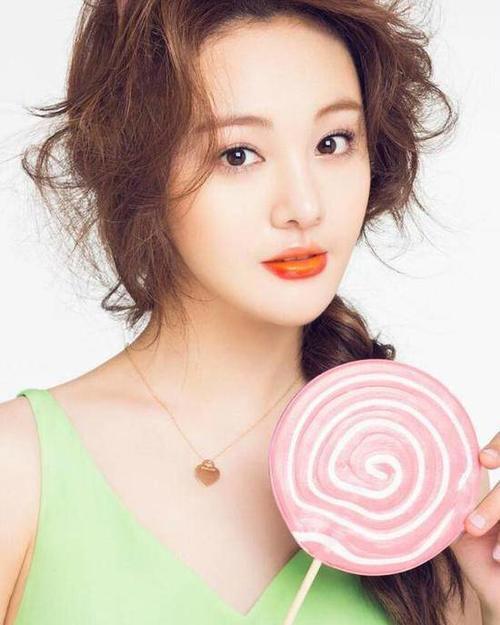 郑爽父亲怒怼谣言,前几天还跟阚清子喝酒,这次又上热门