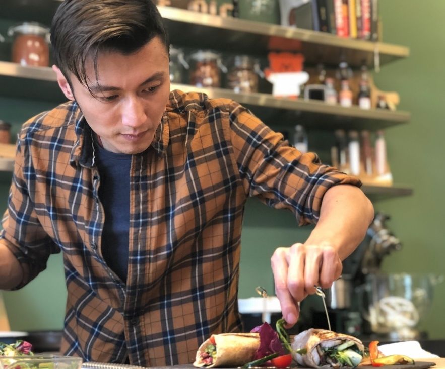 谢霆锋发文回应锋味曲奇事件，否认存在安全问题，网友却不买账