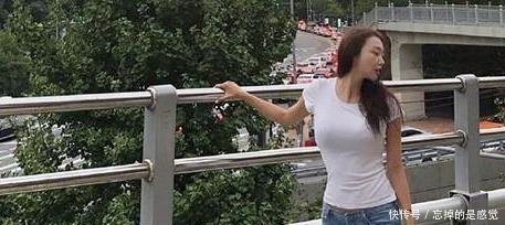 牛仔裤就该这样穿，显瘦又时尚，更招人喜欢