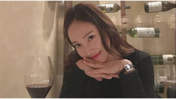 彩妆迷 | 黄皮唇膏非它莫属，买了这枫叶色其他的都能扔掉!